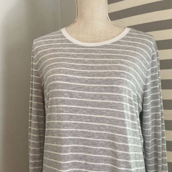 Athleta Light Gray & White Striped Threadlight Layering Top Size Medium - Picture 2 of 9